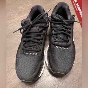 Men's Under Armor HOVR Infinite 2 Black Running Shoes Size 10